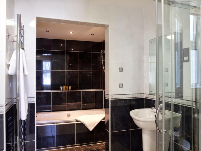 Bathroom 21