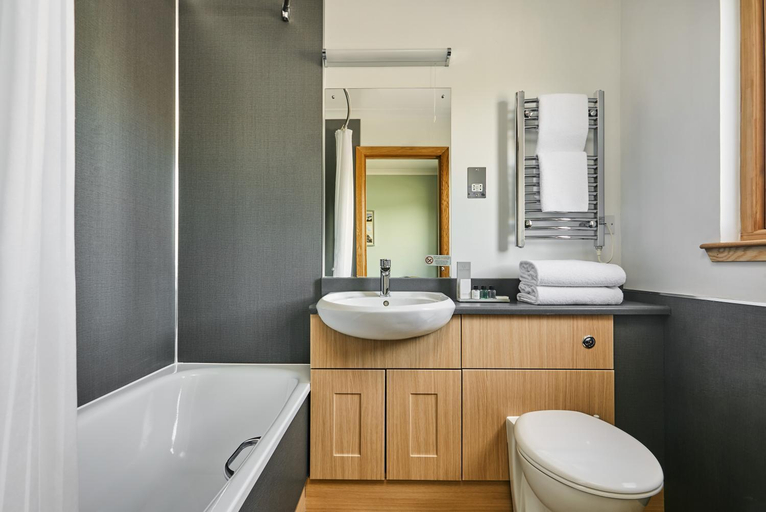 Bathroom 4, Clan MacDuff Hotel, Highland