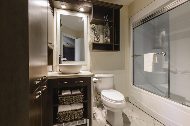 Bathroom 2, Hotel Le Littoral, Communauté-Urbaine-de-Québec