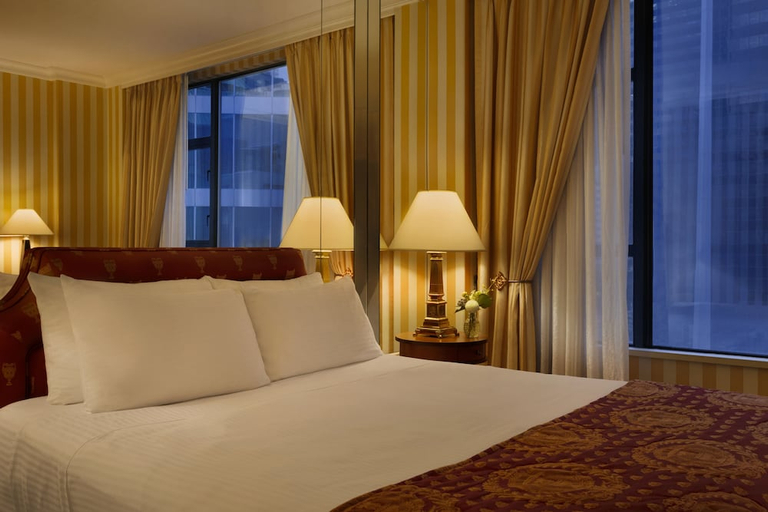 Bedroom 2, Hotel Le Soleil by Executive Hotels, Greater Vancouver
