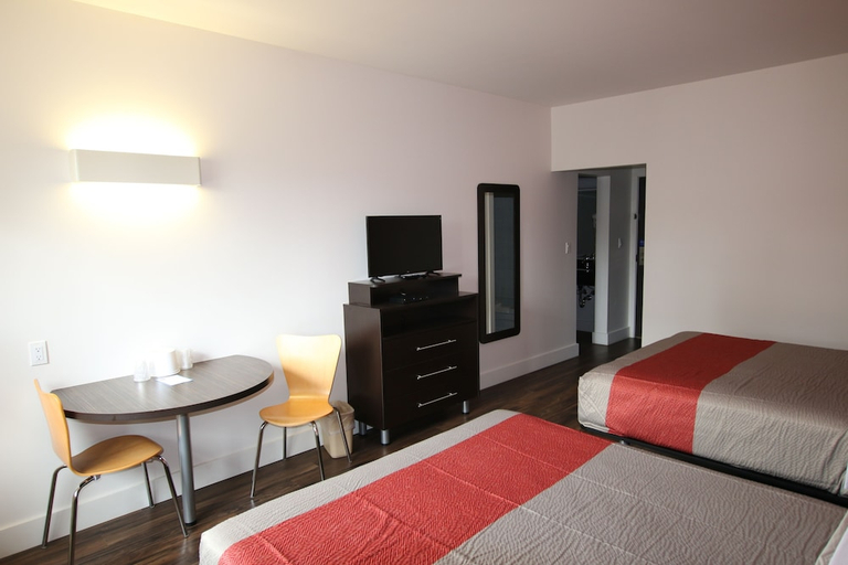 Bedroom 2, Motel6 Moncton, NB, Westmorland