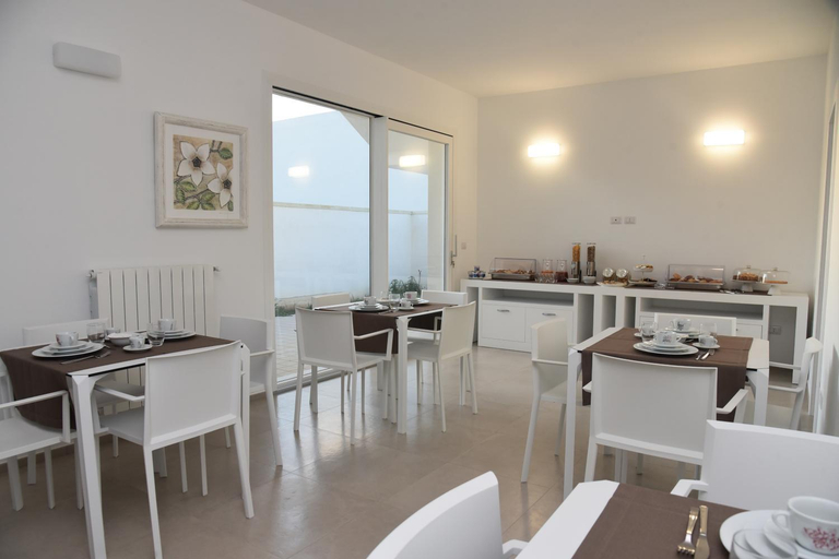 Others 5, B&B Rose, Lecce