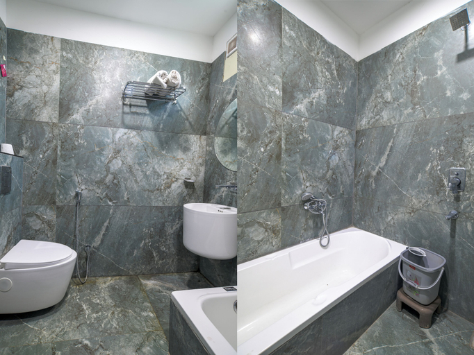 Bathroom 3, Hotel Miracle, Ujjain