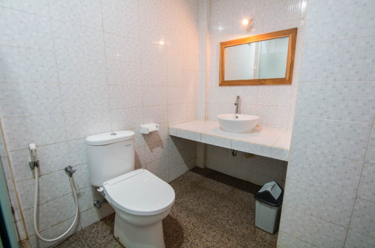 Bathroom, Blue Coral Inn Senggigi, Lombok
