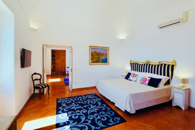 Bedroom 3, YourHome - La Casa di Chiara, Salerno