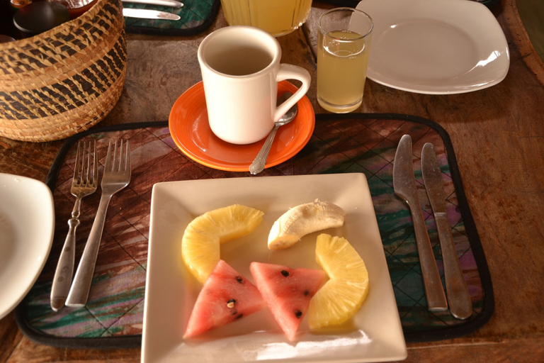 Food & Drinks 4, Topi Lodge, Kinkiizi