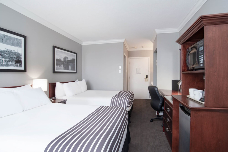 Bedroom 3, Sandman Inn Kamloops, Thompson-Nicola