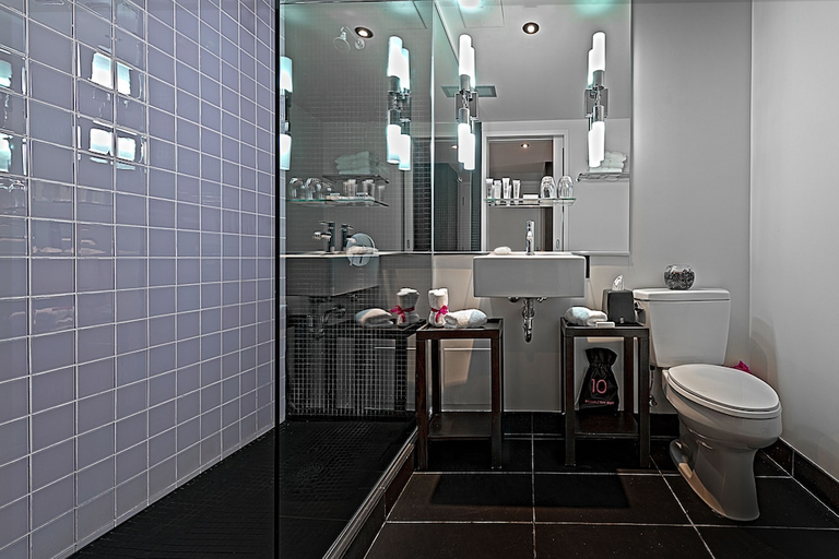 Bathroom 3, 10 HOTEL FORMERLY OPUS HOTEL, Montréal