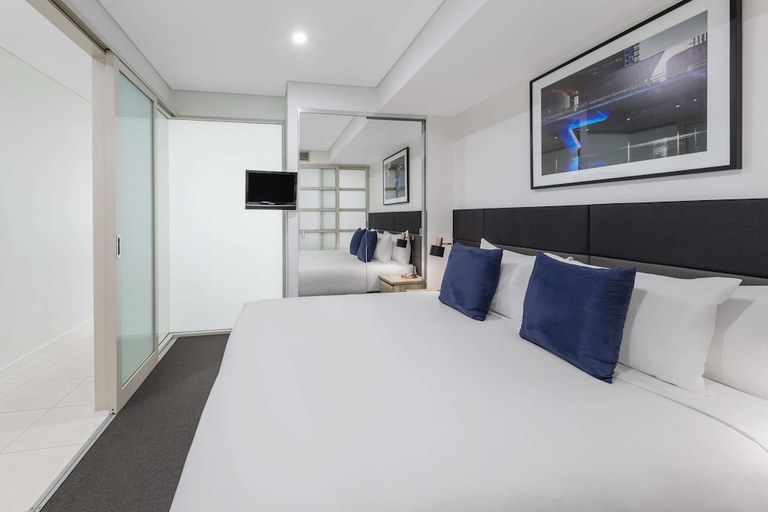 Bedroom 3, Oaks Embassy Adelaide Suites, Adelaide