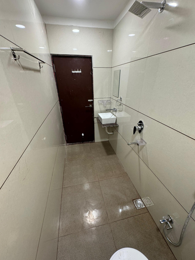 Bathroom 5, Hotel My Budget, Ujjain