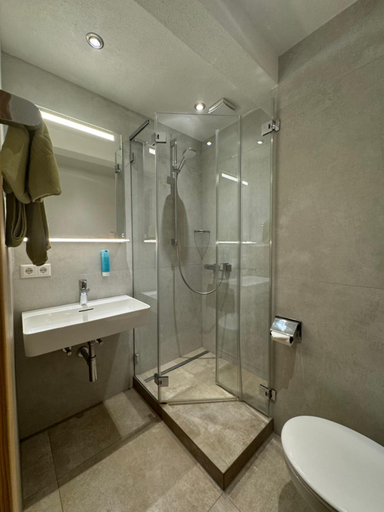 Bathroom 3, Landgasthof Hauser OHG, Tuttlingen