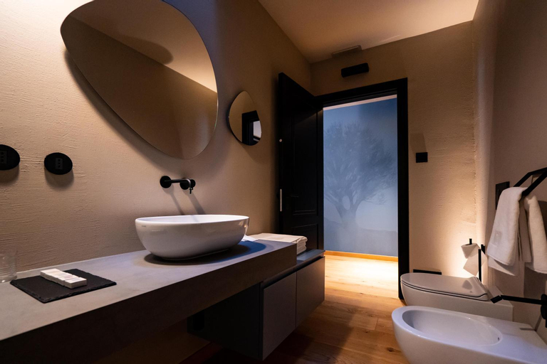 Bathroom 10