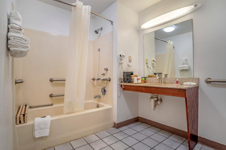 Bathroom 4, Econo Lodge Tupelo, Lee