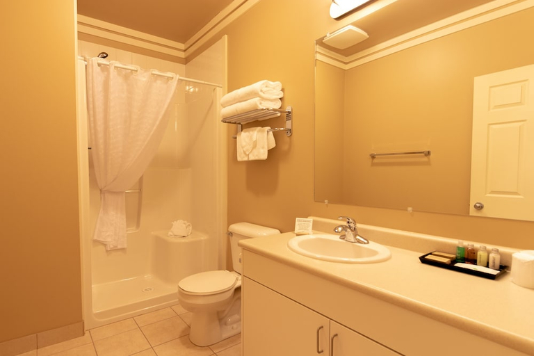 Bathroom 4, Bcminns Hinton, Division No. 14