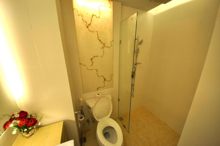 Bathroom 3, Atlantis Condo, Pattaya