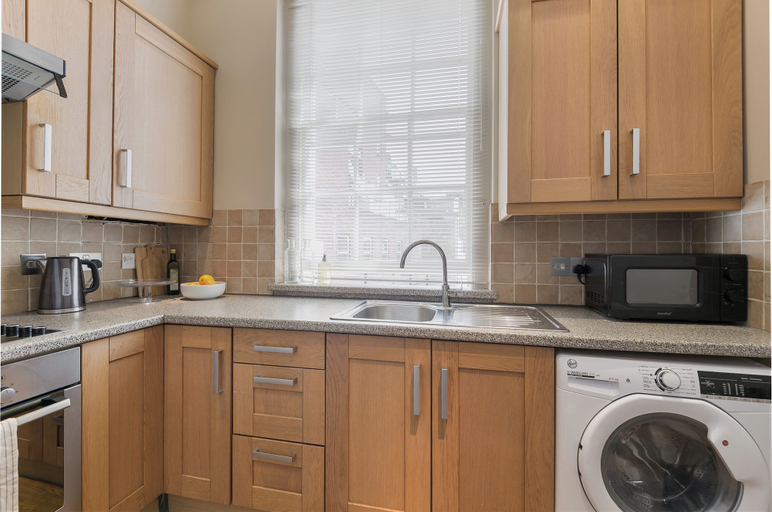 Others 5, Charming London City Apartment, London
