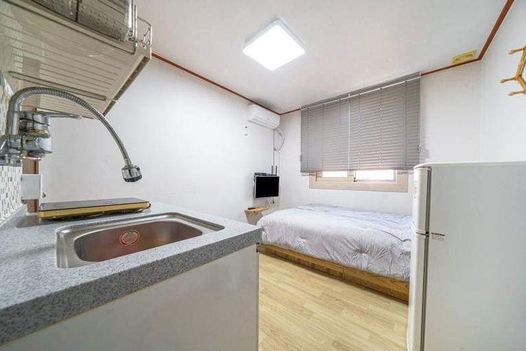 Bedroom 2, Goseong Tongil Beach Pension, Goseong