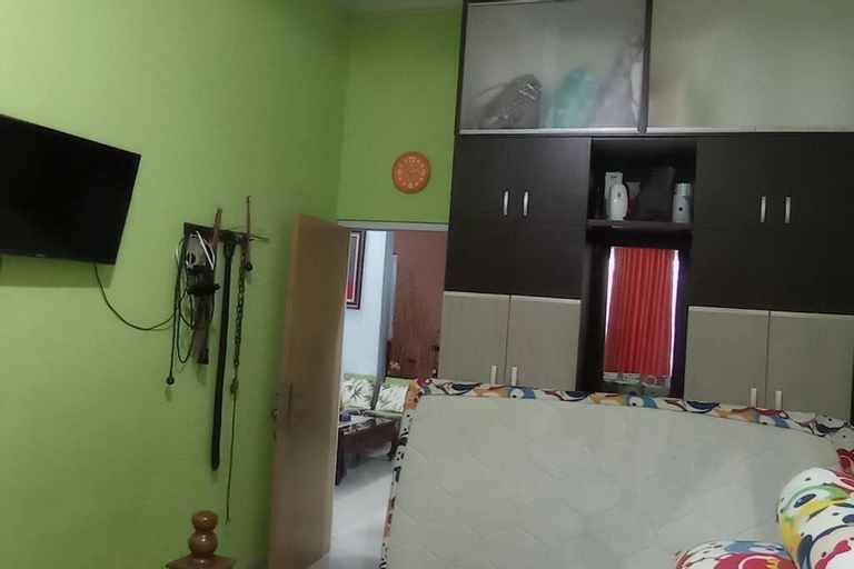 Bedroom, Cheerfull residential home - Dillair Home Stay, Palembang