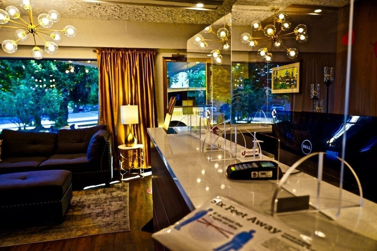 Food & Drinks 5, Robin Hood Inn and Suites, Capital