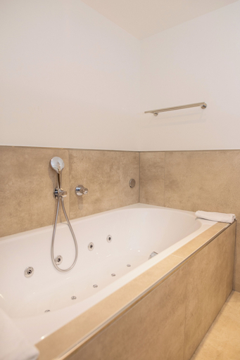 Bathroom 4