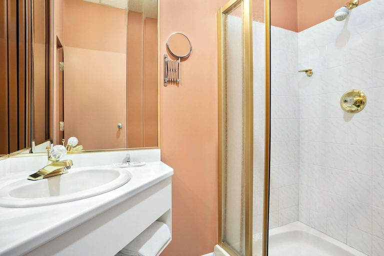 Bathroom 3, Days Inn by Wyndham Ste. Helene-de-Bagot, Les Maskoutains