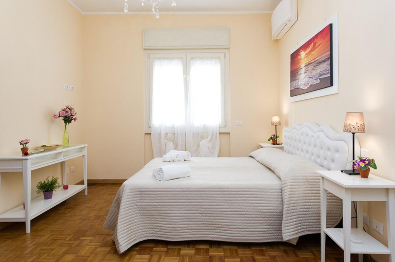 Bedroom 2, Gregory House, Roma