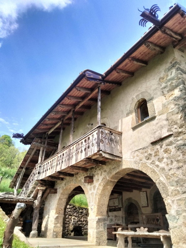 Exterior 11