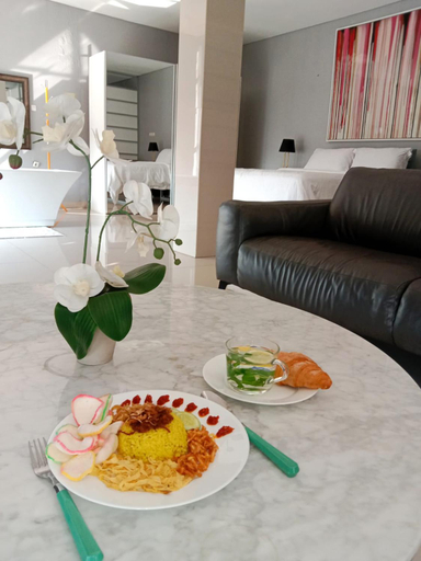 Food & Drinks, Suite Room Gezonder Antapani, Bandung