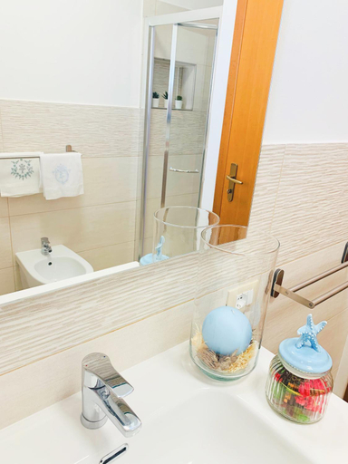 Bathroom 3, Talos Apartments, Trapani