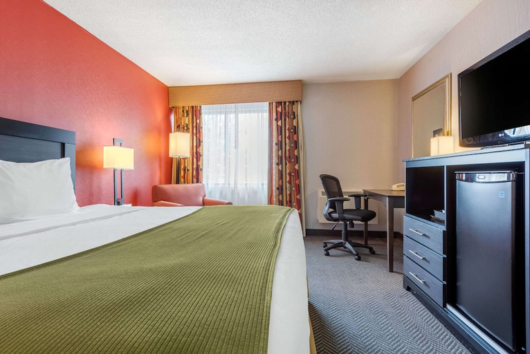 Bedroom 3, Quality Inn & Suites, Peel