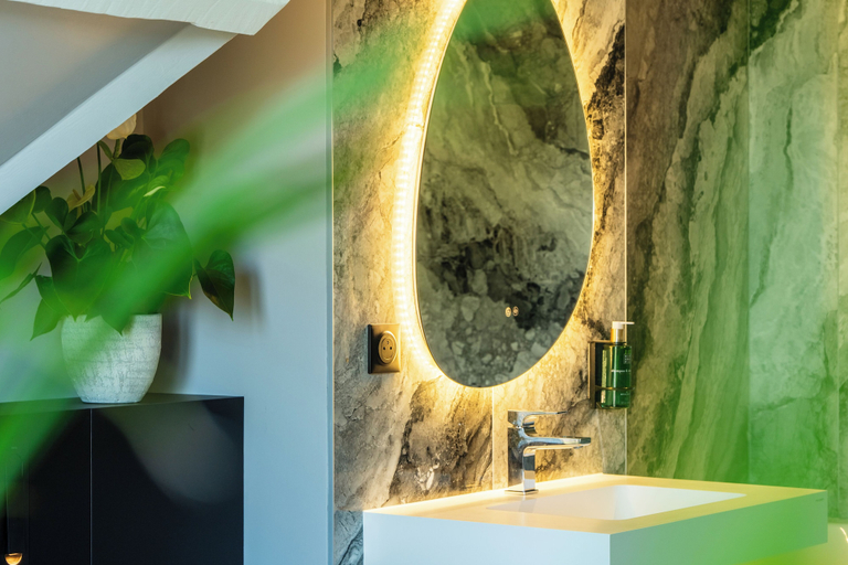Bathroom 5, l'Impasse, Somme
