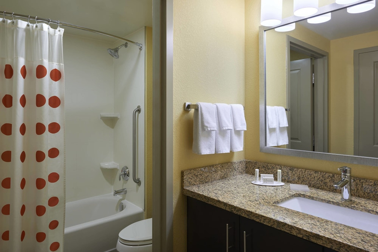 Bathroom 4, TownePlace Suites by Marriott Thunder Bay, Thunder Bay
