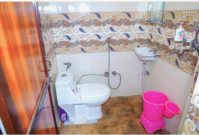 Bathroom 3, Hotel Ananya Inn, Varanasi