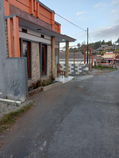 Exterior & Views 24