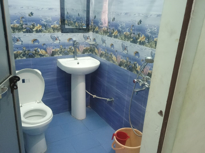 Bathroom, Goroomgo K.C. Hotel & Restaurant Rudraprayag, Chamoli