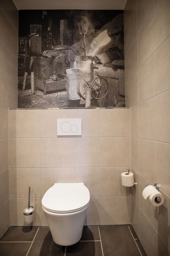Bathroom 10