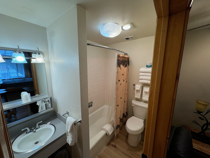 Bathroom 3, Chateau Rouge Condominiums, Carbon