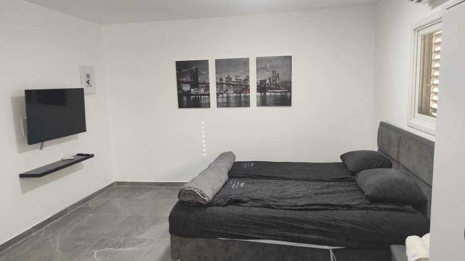 Others 4, Villa Vered