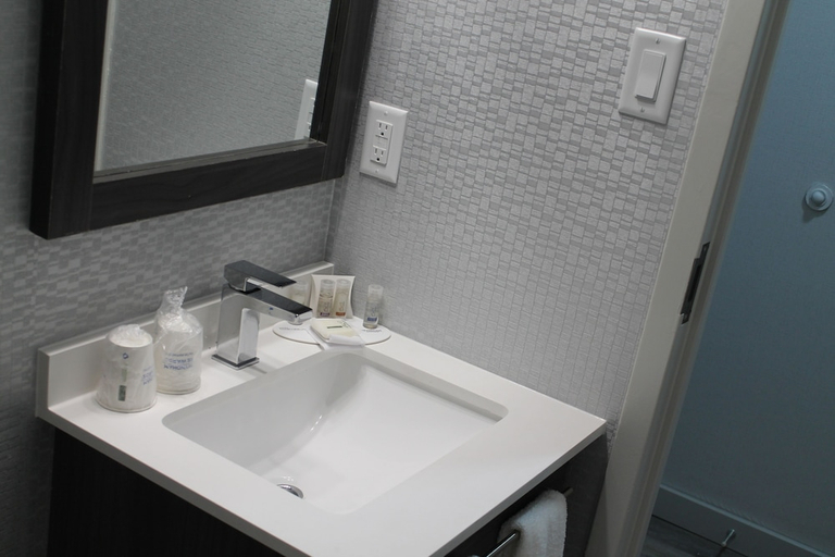 Bathroom 4, Days Inn by Wyndham Saint John, Saint John