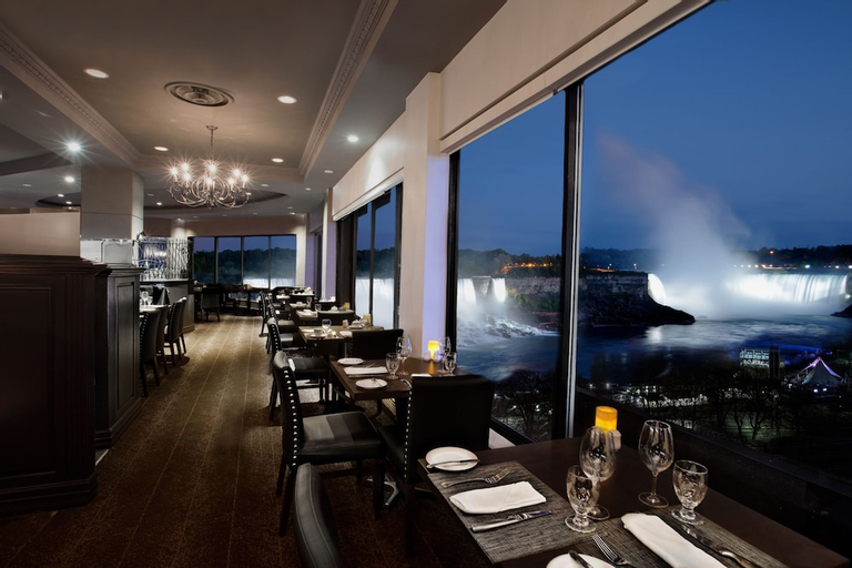 Food & Drinks 3, The Brock Niagara Falls Fallsview, Tapestry by Hilton, Niagara