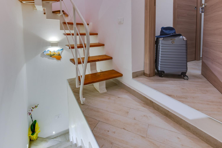 Others 5, NottInCentro -Guest House-, Agrigento