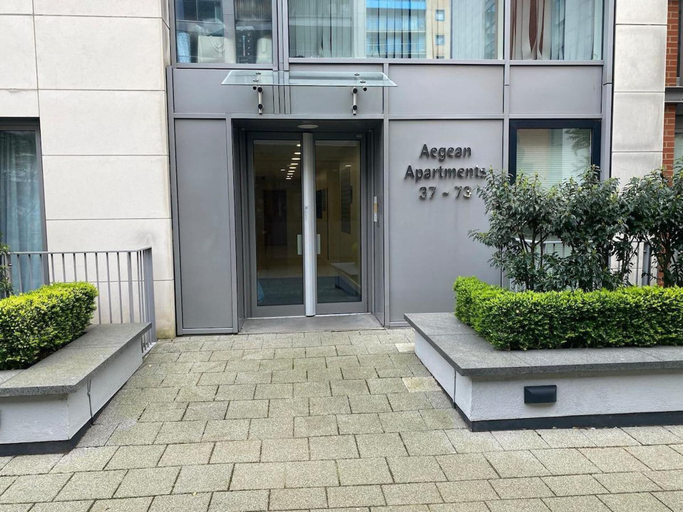 Exterior & Views 2, Royal Docks Luxury 3 Bedroom Apartment, London