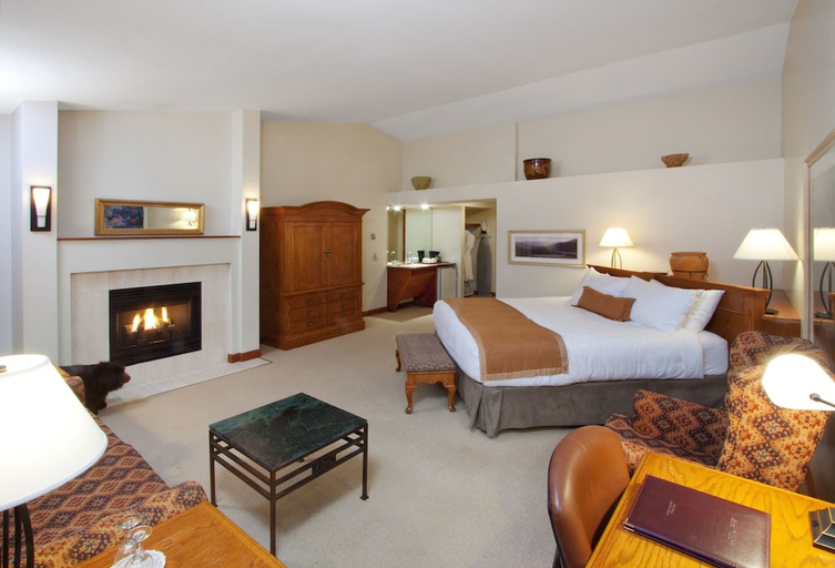 Bedroom 3, Jasper Inn & Suites, Division No. 15