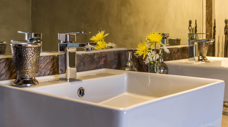 Bathroom 4, Ukuthula Bush Lodge, Mopani
