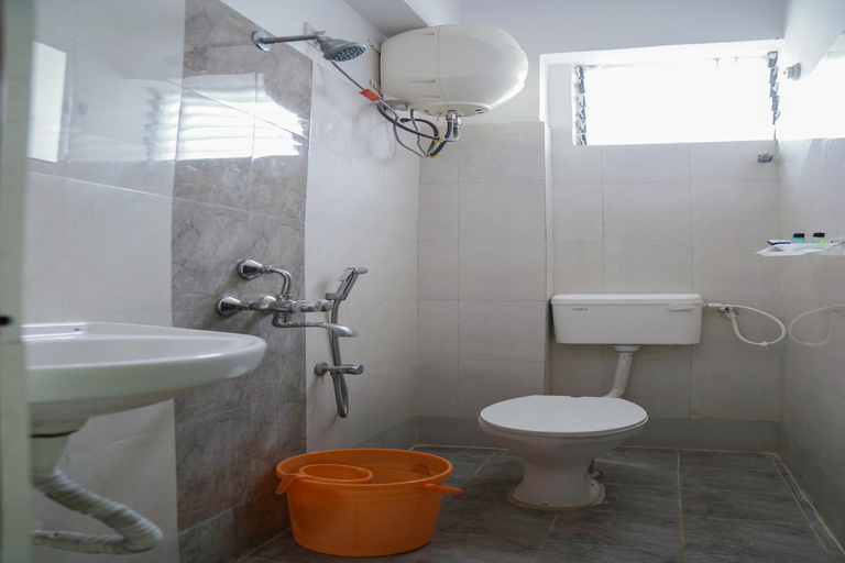 Bathroom 3, Hotel Yellow Bells, Hyderabad