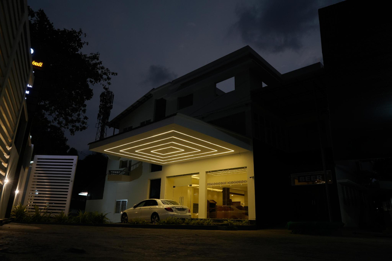 Entrance, Hotel Kairali, Thrissur