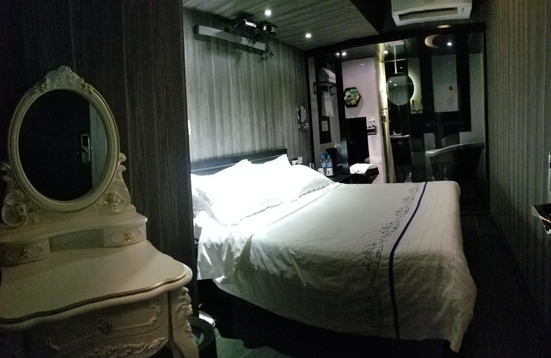 Bedroom 15