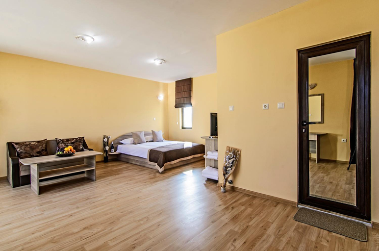 Others 3, Alex Village, Dolni Chiflik