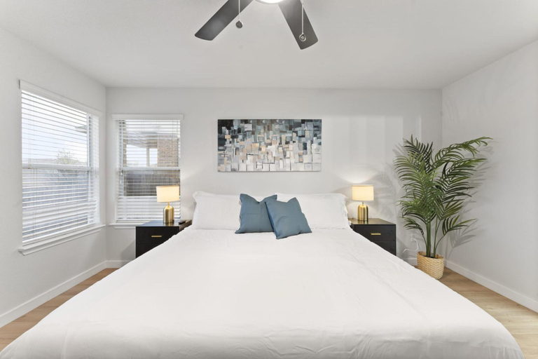 Bedroom 2, Remote Work Friendly King Beds Fast Wifi 3BR, Travis
