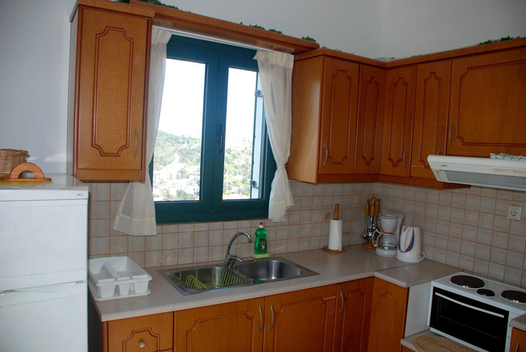 Others 4, Eleni Apts, Faistos